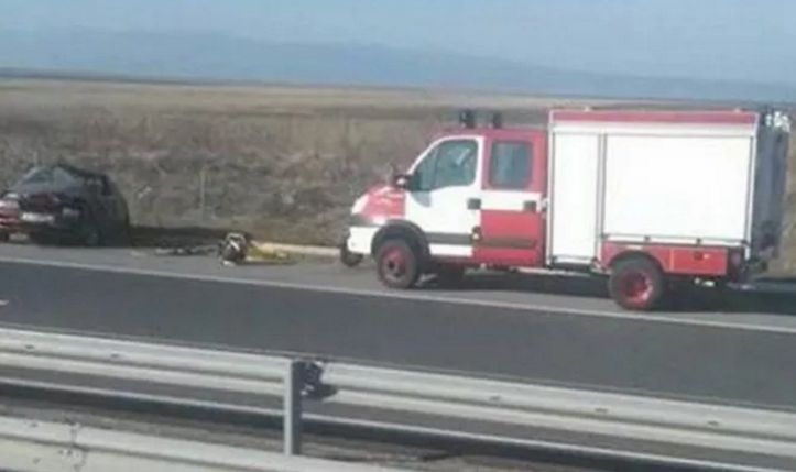 Първа СНИМКА от кървавата катастрофа на „Тракия”, пожарникари вадили шофьора от смазаното БМВ 