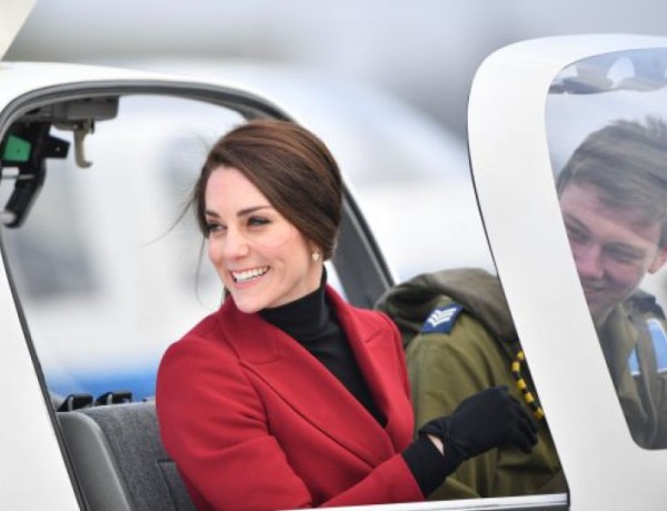 Херцогиня Кейт изкара Св.Валентин плътно до лейтенант от ВВС