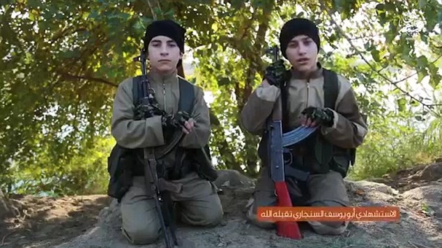 „Ислямска държава” с шокиращо ВИДЕО! Две малки момчета се взривяват като камикадзета (ВИДЕО 18+)