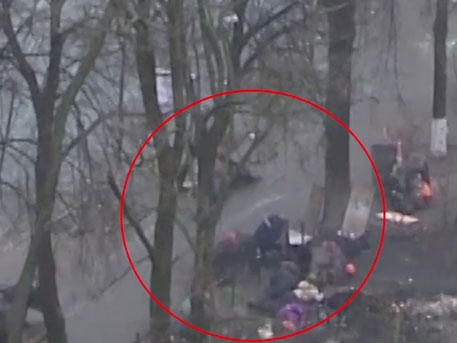 Нови КАДРИ 18+ от разстрелите на Майдана в Киев през 2014 година! Става ли ясно кой изби хората? 