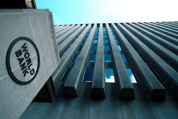 Световната банка със страшна секира за българите, ето какво трябва да поскъпне 