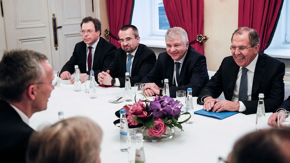 Важни преговори между Лавров и Столтенберг в Мюнхен с леки закачки 