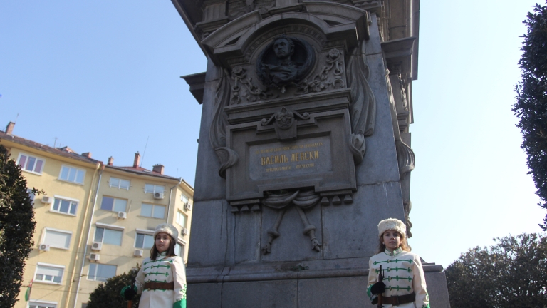 Започна литийното шествие към паметника на Васил Левски в София 