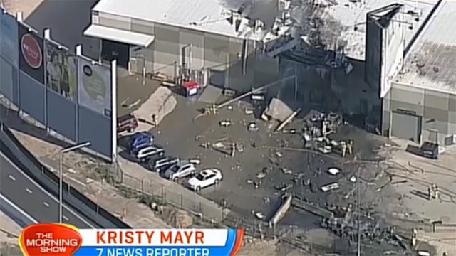 Малък самолет рухна върху търговски център в Австралия (СНИМКИ/ВИДЕО)