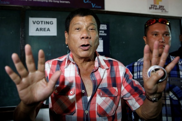 Сенатор изригна с тежки обвинения срещу филипинския президент: Той е сериен убиец!