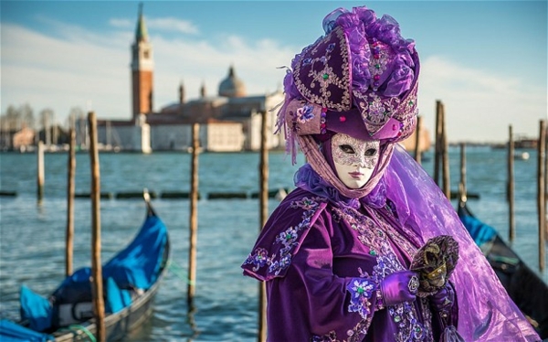 Маските се свалят на карнавала във Венеция