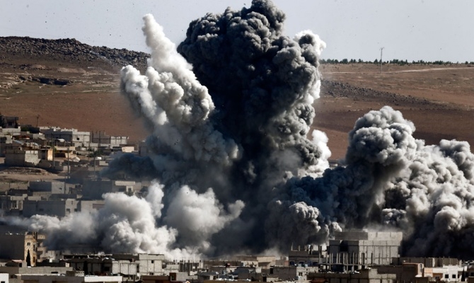 Жестоки боеве и гигантски взривове от самоубийци в южния сирийски град Дераа