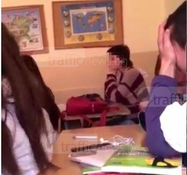 Това ли е дъното в Пловдив?! Десетокласничка в елитна гимназия крещи вулгарно на учителка: "Кво, вие не знаете какво е к*р ли?" (ВИДЕО 18+)