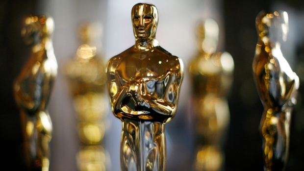 Гледайте на живо с БЛИЦ: Звездите на червения килим и бляскавата церемония за наградите "Оскар"