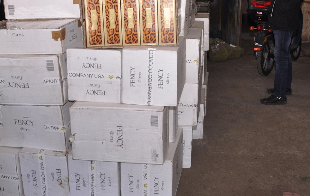 Спецпрокурори от Плевен разследват колосална кражба на цигари за над 2 млн. лв. 