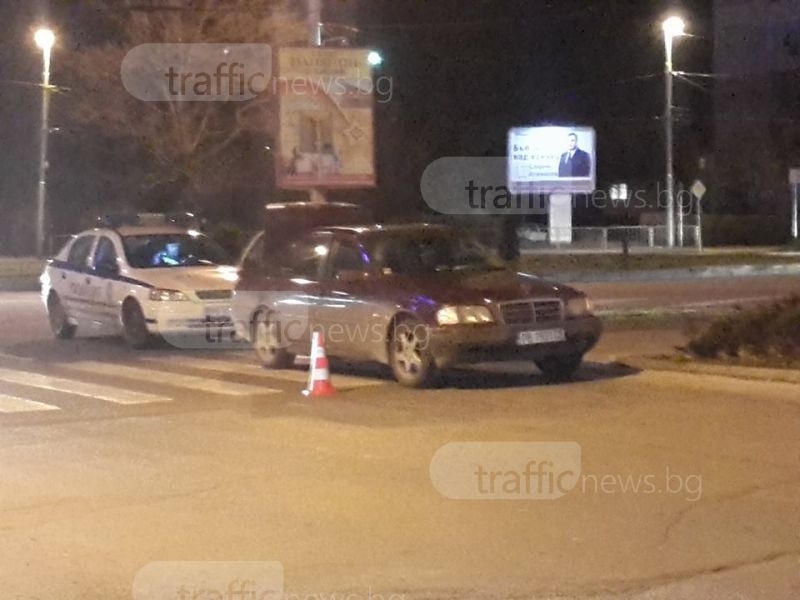 Мерцедес поемете пешеходец на зебра в Пловдив (СНИМКИ)