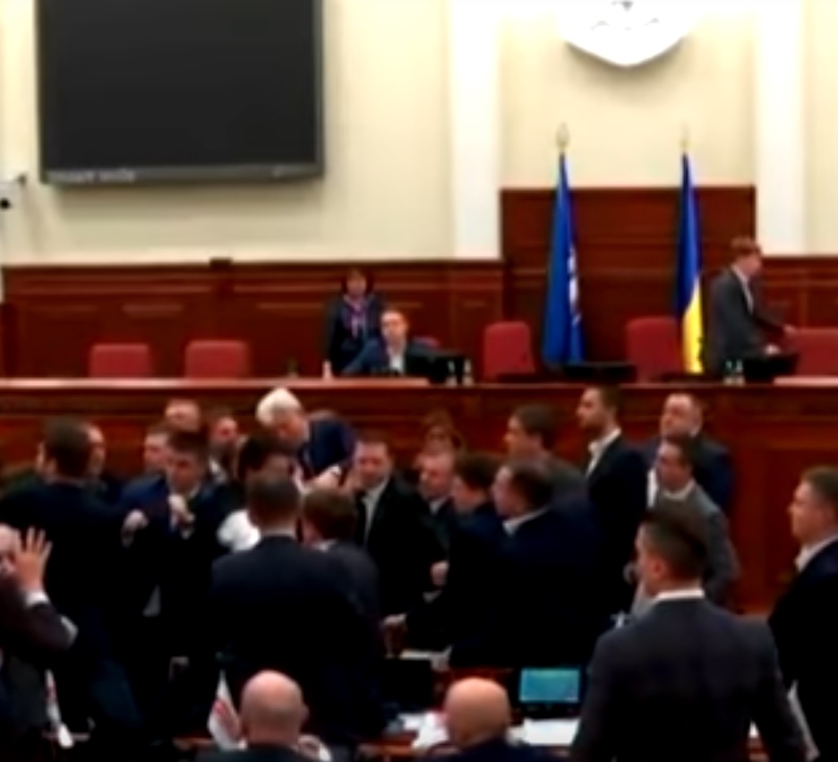 Свиреп бой в Киевския парламент заради Виталий Кличко! (ВИДЕО)