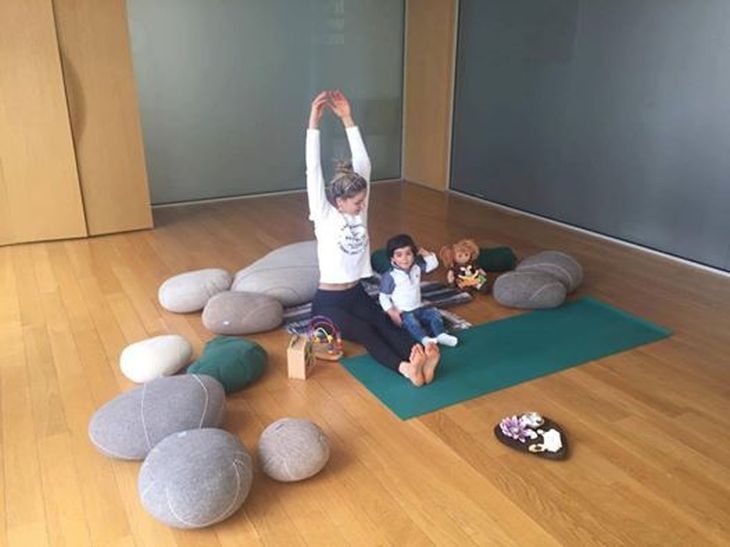 Вили Марковска учи бебета на йога (СНИМКА)