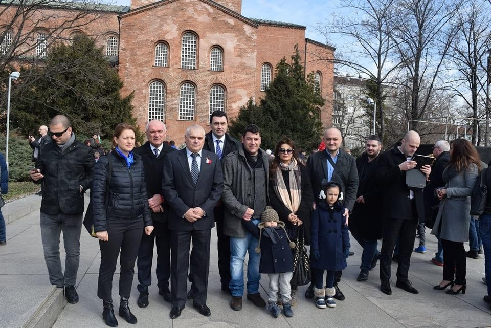 ГЕРБ поднесе венец на паметника на Незнайния воин (СНИМКИ)