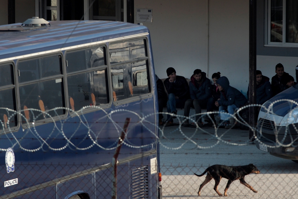 Нова тенденция: Бежанците започнаха да бягат от България в Гърция