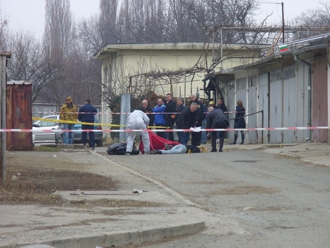Появиха се нови потресаващи кадри от двойната смърт в Казанлък (СНИМКИ/ВИДЕО 18+)