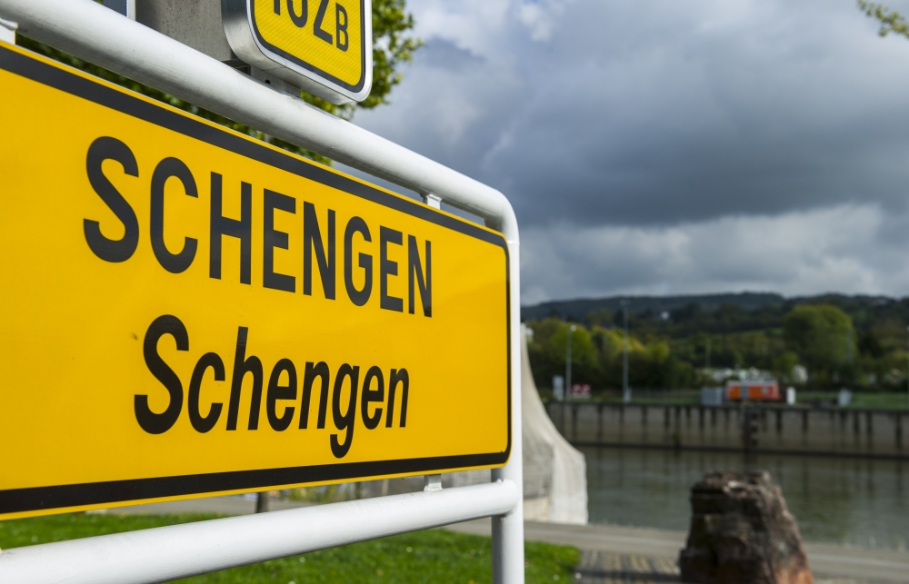 Засилват паспортните проверки по границите на Шенген