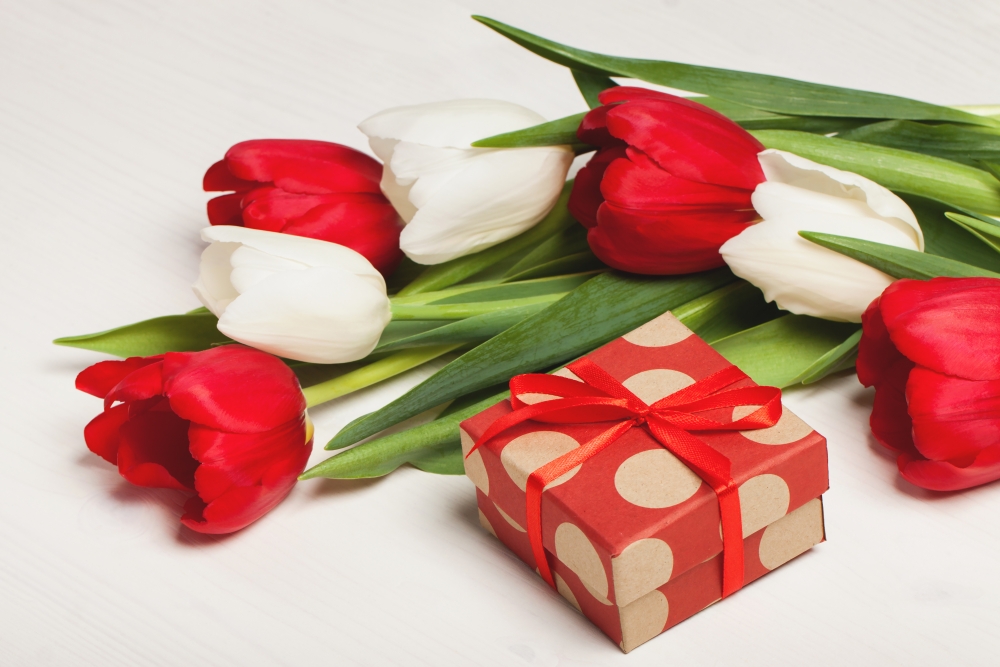 Каните се да подарите букет цветя, а знаете ли какво послание изпращате?