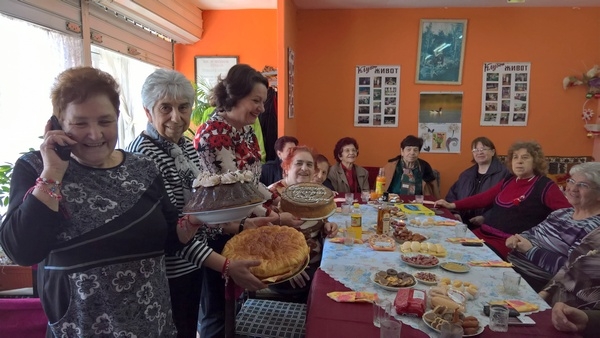 ГЕРБ зарадва бабите-пенсионери навръх 8 март, идеята на партията ги доведе до възторг 