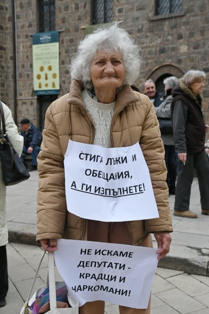 Пенсионерите се дигнаха на бунт, ето какво поискаха... (ВИДЕО)