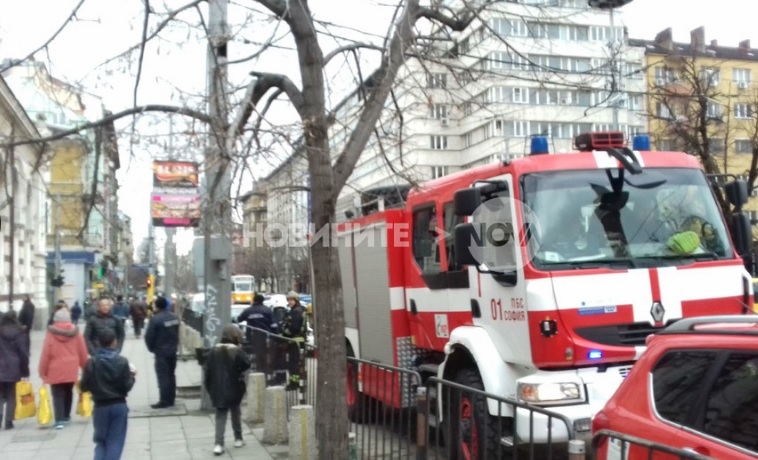 Извънредно: Евакуираха Централни хали в София! Нещо странно се случва (СНИМКИ)