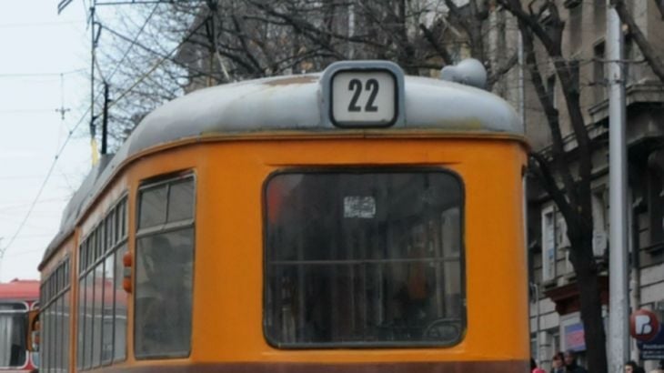 Само в БЛИЦ! Трамвай в София се разпада пред смаяните погледи на пътниците (СНИМКИ)