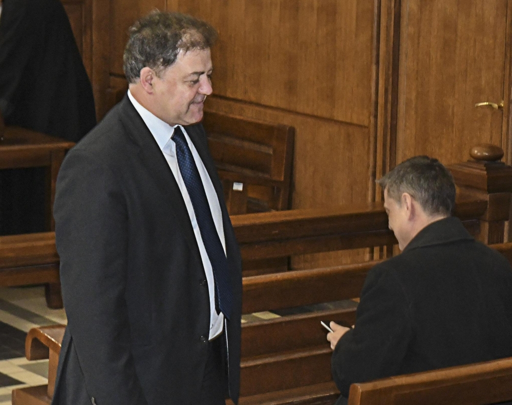 Николай Ненчев влиза в съда за ремонта на МиГ-овете