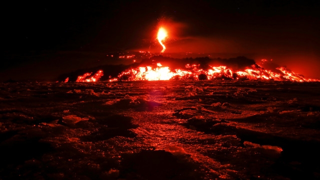 Вулканът Етна причини големи беди на екип на Би Би Си