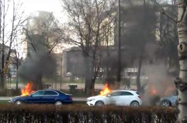 Огнен ужас шокира столичани: Четири коли станаха на въглен на бул. "България" до Моста на влюбените (СНИМКИ/ВИДЕО/ОБНОВЕНА)