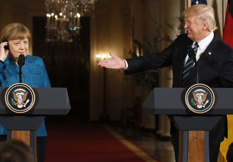 Ексклузивно от Вашингтон: Тръмп и Меркел не си стиснаха ръцете, но ето какво си говориха за горещите теми Украйна и НАТО (ВИДЕО)
