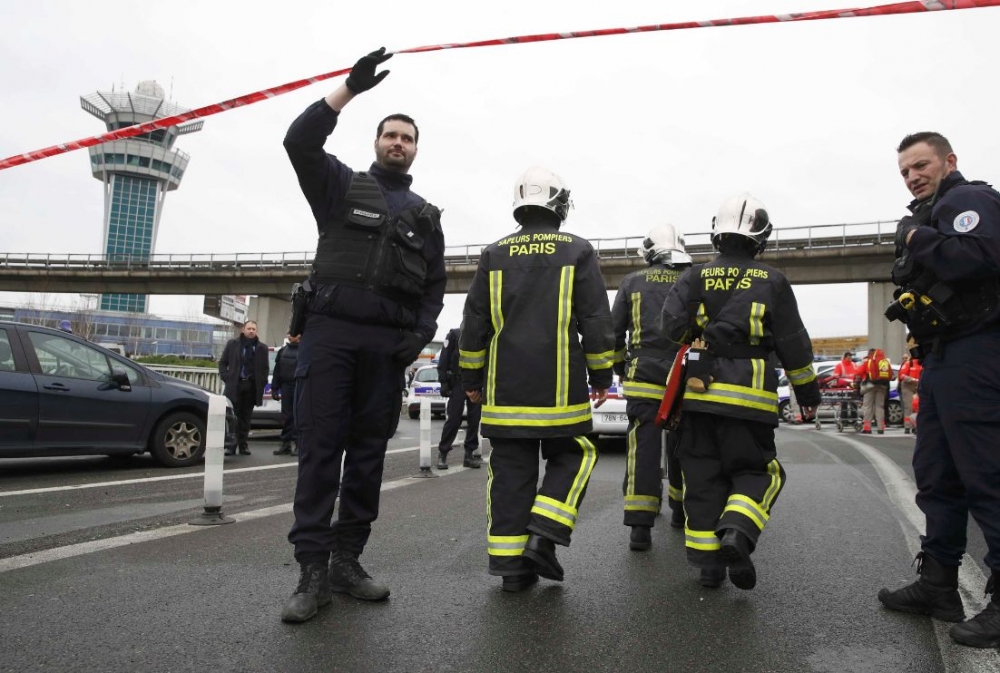 Ето го атентатора, който опита да потопи в кръв парижкото летище „Орли” (СНИМКА)