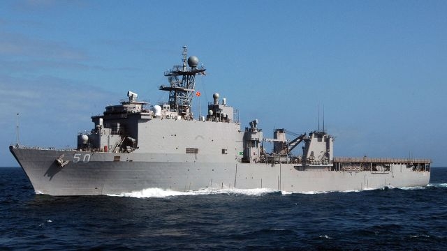 Американски десантен кораб влезе в акваторията на Черно море (ВИДЕО)