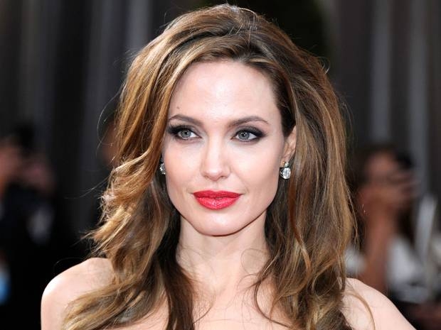 Анджелина Джоли се замеси в страшен скандал, може да загуби едно от децата