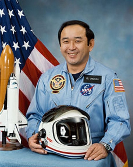 Астронавтът от НАСА подполковник Елисън Онизука: Видях мъртви извънземни с малки тела в Зона 51 