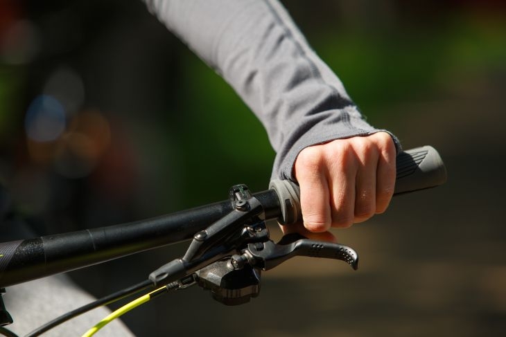 Неприятен инцидент с колоездач, спокойно движещ по велоалея във Варна 
