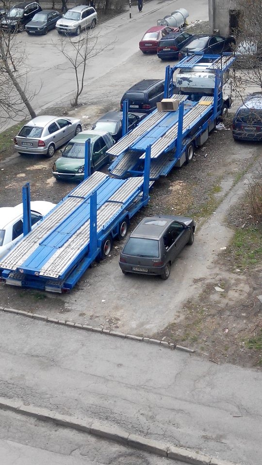 Автовоз ръждясва зарязан в Красна Поляна