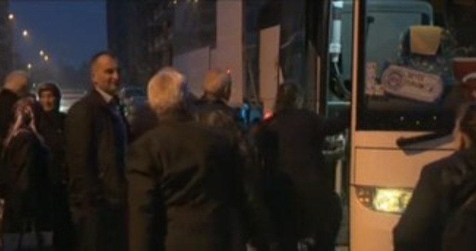 Напрежението расте: Автобус след автобус тръгват от Бурса към България, политсила плаща транспорта на прииждащите да гласуват изселници
