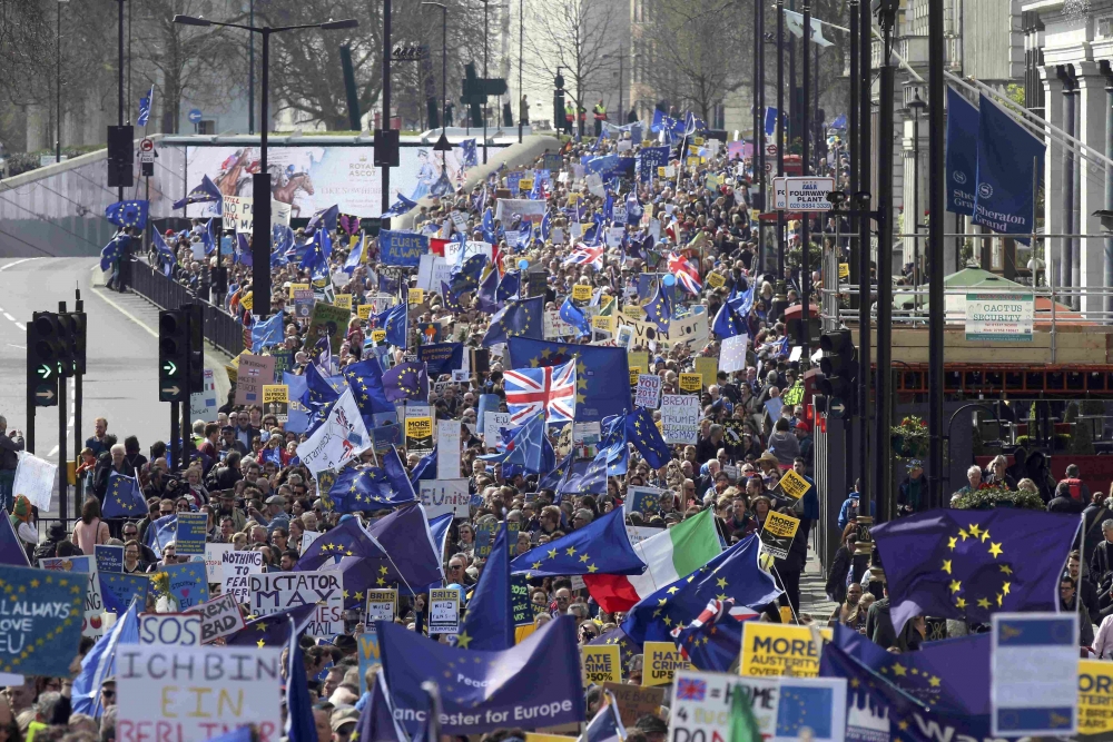 В Лондон е нещо невиждано – хиляди излязоха да се опълчат на "Брекзит" и да кажат „не“ на терора (СНИМКИ)