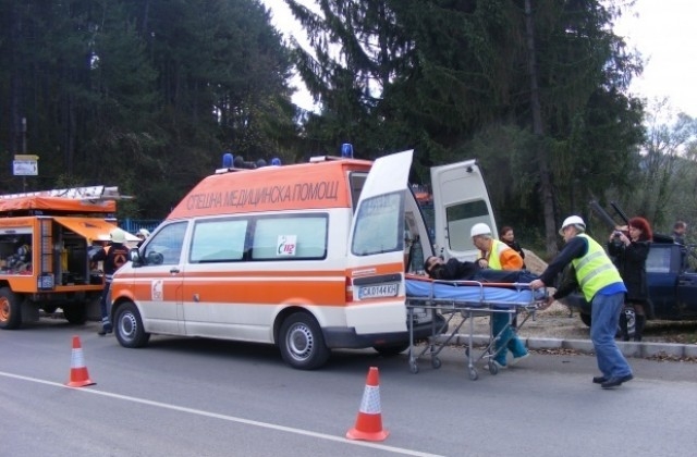 Тежка катастрофа в Банско! 18-годишен моторист се заби в стълб, в тежко състояние е