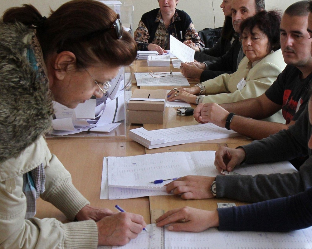 В Кърджали член на секционна комисия не се яви в началото на изборния ден
