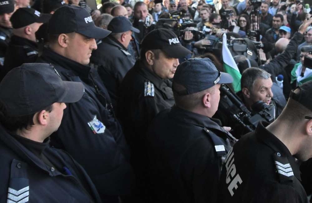 Армия от полицаи охранява изборите днес