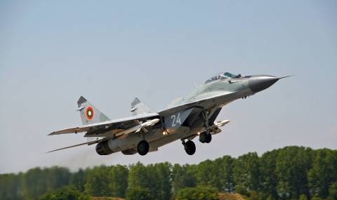 Предизборно! Русия праща МиГ-29 за Сърбия 