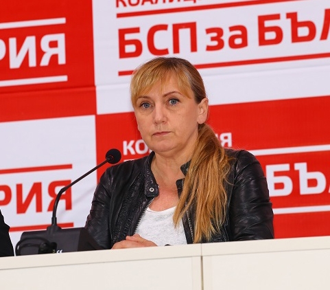 Елена Йончева предприема огромна крачка в живота си