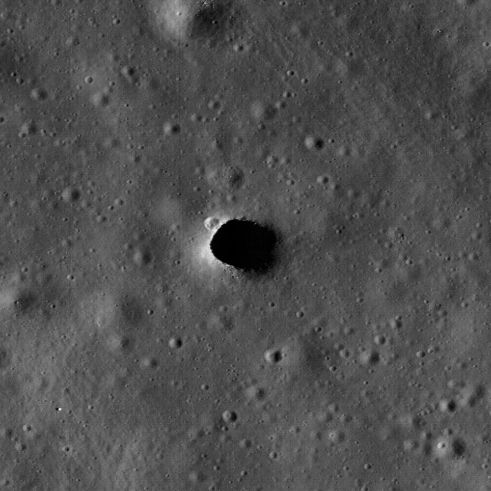 Учени откриха подземни тунели на Луната