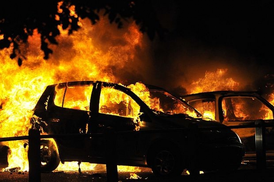 Сигнал до БЛИЦ: Огнен ужас с кола в София