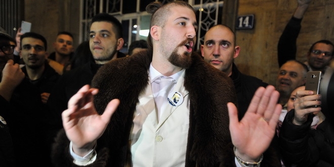 Майтапът, който стана твърде сериозен или как сръбски шоумен изправи косите на политиците (СНИМКИ/ВИДЕО)