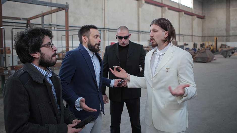 Майтапът, който стана твърде сериозен или как сръбски шоумен изправи косите на политиците (СНИМКИ/ВИДЕО)