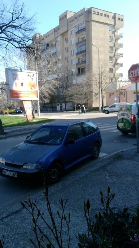 Безобразие във Враца! Майка затапи кръстовище и заключи детето си (СНИМКИ)