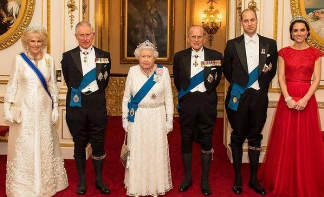 Как се обръщат към кралица Елизабет Втора нейните внуци?