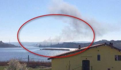 Извънредно от Варна: Мощен взрив разтърси града, гори пожар, задушлива миризма в много квартали (СНИМКИ)